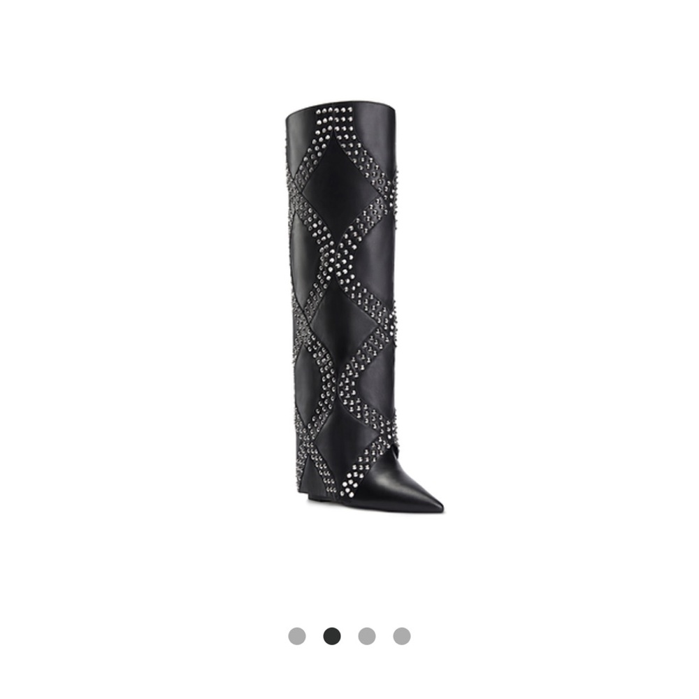 Voyette “ Mina “ Leather studded boots